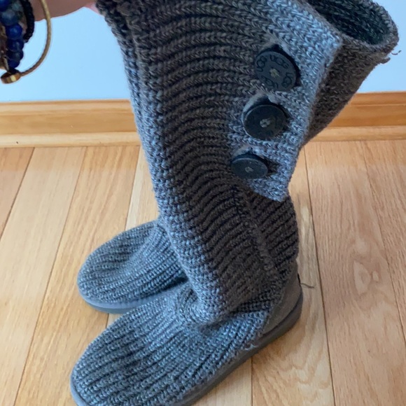 Tall Classic Cardy Button Ugg - Picture 3 of 6